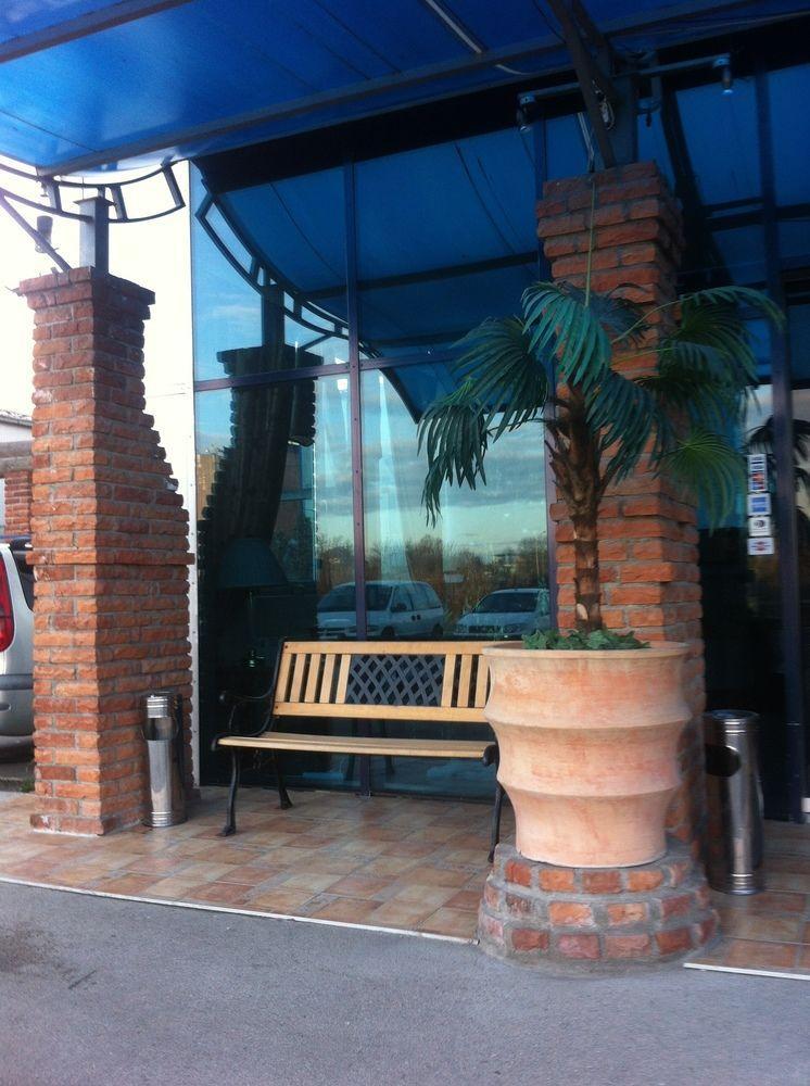 Garni Hotel Oasis Belgrad Dış mekan fotoğraf